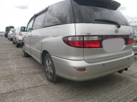 Breaking Toyota Tarago  2000 to 2006 - 3.5 24v Petrol