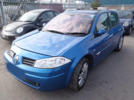 Breaking Renault Megane MK1 1999 to 2003 - 1.4 8v Petrol 5 Door Hatchback