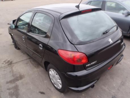 Breaking Peugeot 206  2003 to 2009 - 1.4 16v Petrol 5 Door Hatchback