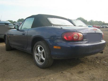 Breaking Mazda Mx-5 MK2 2001 to 2005 - 1.8 16v Petrol