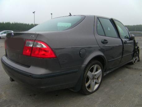 Breaking Saab 9-5  2001 to 2005 - 2.0 16v Petrol