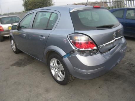 Breaking Vauxhall Astra MKVH (C) 2004 to 2011 - 1.2 16v Petrol 5 Door Hatchback