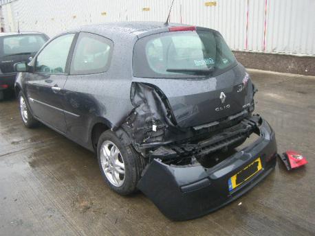 Breaking Renault Clio MK2 2001 to 2009 - 1.5 8v Diesel