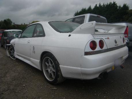 Breaking Nissan Skyline  1993 to 1998 - 2.5 24v Petrol