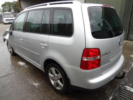 Breaking Volkswagen Touran  2006 to 2010 - 1.4 16v Petrol