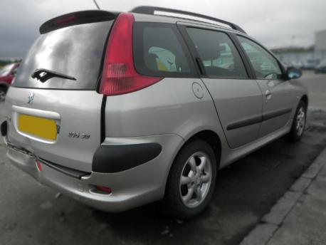 Breaking Peugeot 206  1998 to 2003 - 1.4 16v Petrol