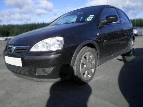 Breaking Vauxhall Corsa MKIIC (C) 2003 to 2006 - 1.4 16v Petrol 3 Door Hatchback