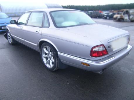 Breaking Jaguar Xj  (X308) 1997 to 2003 - 4.0 32v Petrol 4 Door Saloon