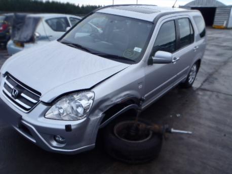 Breaking Honda Cr-v MK2 2004 to 2006 - 2.0 16v Petrol