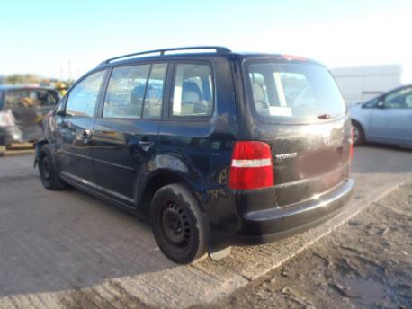 Breaking Volkswagen Touran  2003 to 2006 - 1.6 8v Petrol